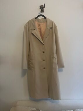 Classic Vintage Women's Long Trench Coat - Cream